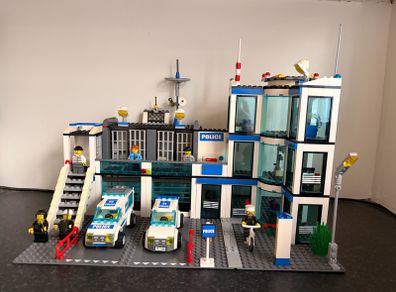 LEGO City Police Station Retired Set