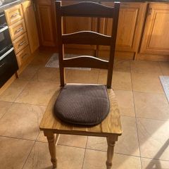 5 Solid Oak Dinning Chairs