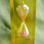 Vintage 1970s small hourglass sand timer, amber-colour Image 10