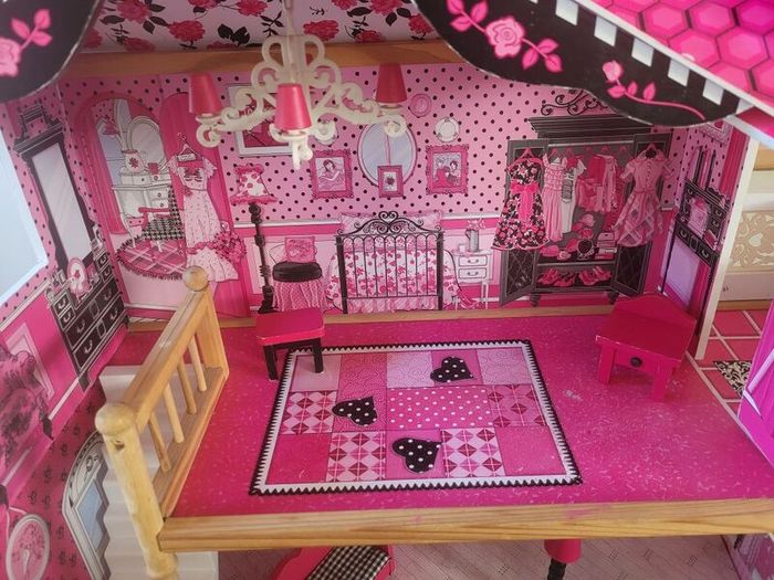 Doll's House