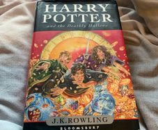 Hardback First edition : Harry Potter and the deathly hallows