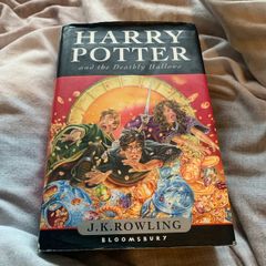 Hardback First edition : Harry Potter and the deathly hallows