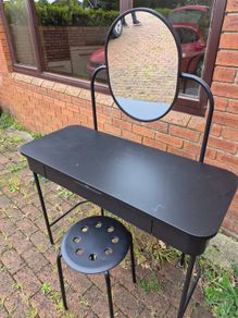 make up table