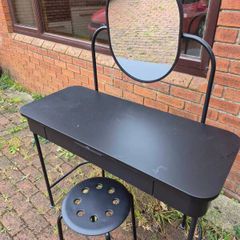make up table