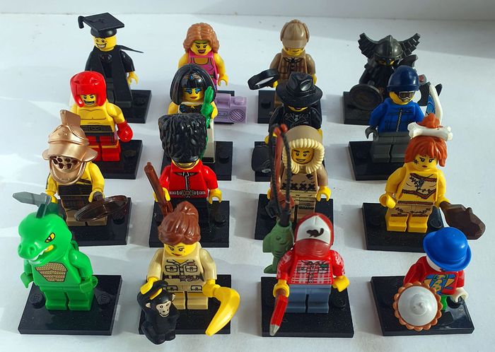 Lego Collectible Minifigures Series 5 (2011) 100% Complete