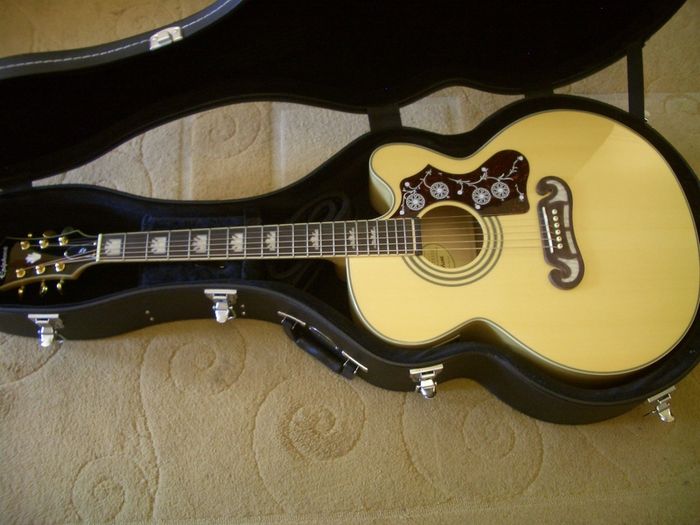 Epiphone EJ-200 SCE / N Electro Acoustic Guitar