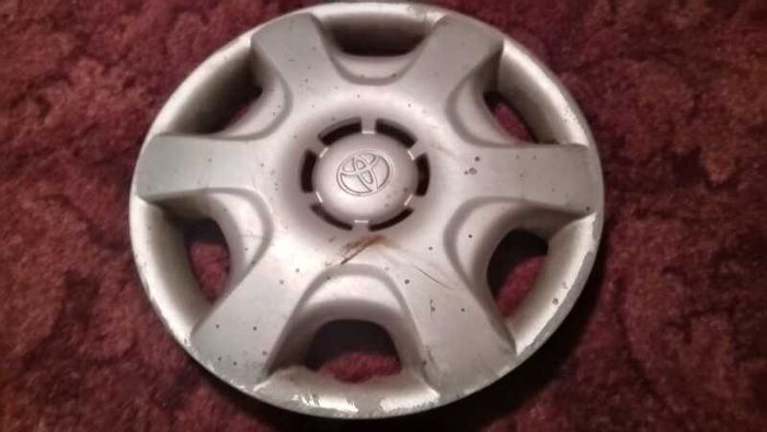 1 x Toyota Corolla Genuine 14'' Hubcap Wheel Trim Cover