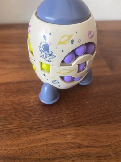 Rocket spinning puzzle toy