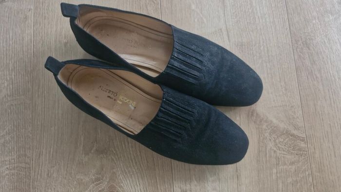 Ladies suede shoes