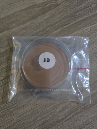 creamy compact powder