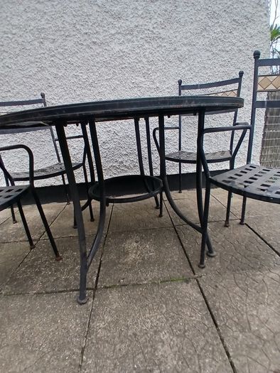 garden table & 4 chairs