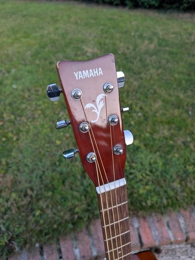Yamaha F310 Acoustic Guitar