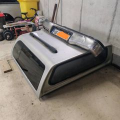 hilux parts (tub, canopy,lights ect...)