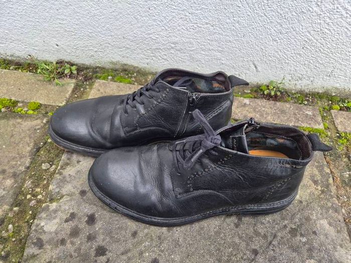 Ambitious Portugal Black Leather Ankle Boots