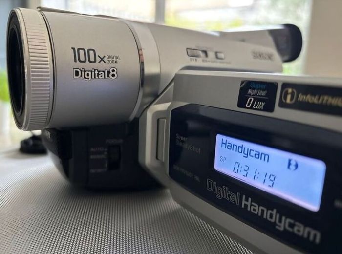 Sony Digital 8 Video Camera DCR-TRV420E