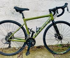Carrera Crixus Gravel Adventure Bike Medium 18 inch Frame Shimano Claris Disc Brakes