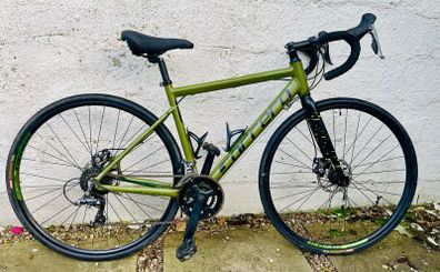 Carrera Crixus Gravel Adventure Bike Medium 18 inch Frame Shimano Claris Disc Brakes