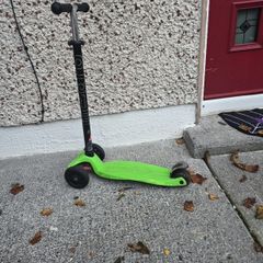 Micro Maxi 3 wheeled kids scooter