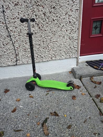 Micro Maxi 3 wheeled kids scooter