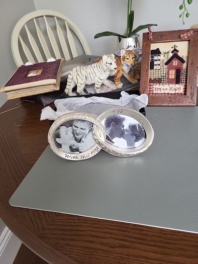 Wedding ring photo frame