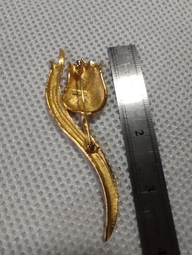 Monet tulip brooch