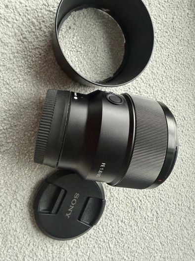 Sony FE 85mm 1.8 lens