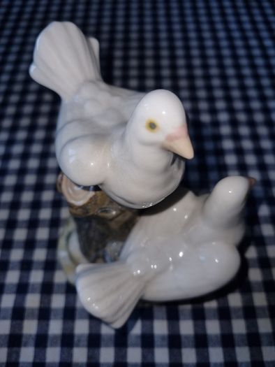 Tengra Spain porcelain - figurine of two doves