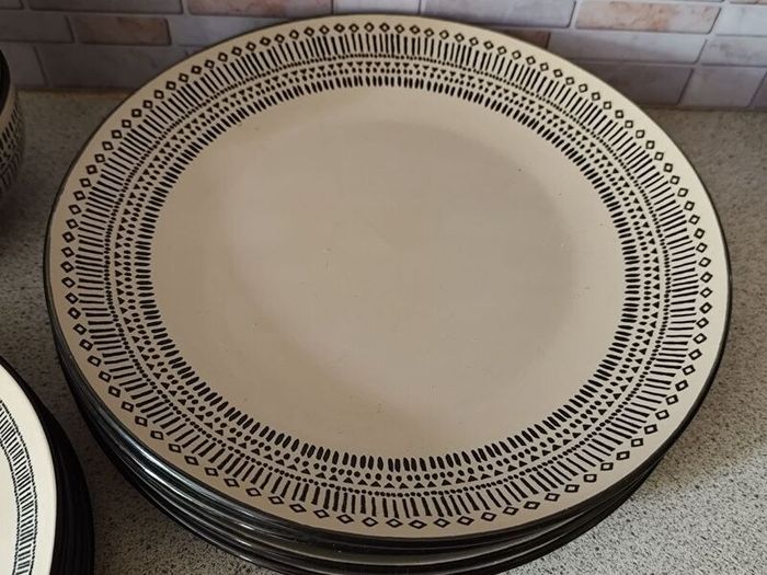 Wensley Stone 12-Piece Stoneware Dinner Set (As New)