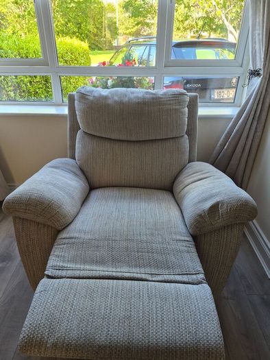 3 piece recyliner sofa and 2 armchairs