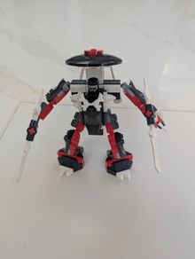 100% Lego Ninjago Lloyd Mech Battle Evo (71781)