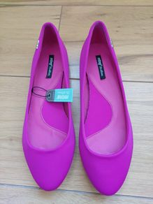 BNWT Fuchsia Ballet Flats size 6 (39)