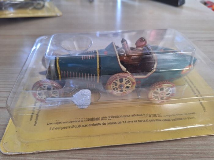 Tin plate wind up car