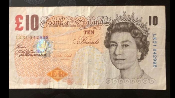 10 pound banknotes from England
