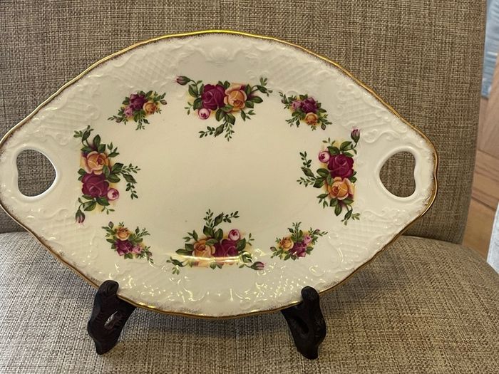 Vintage Royal Albert Old Country Roses Oval Tray With Heart Cut Out Handles 9.5"