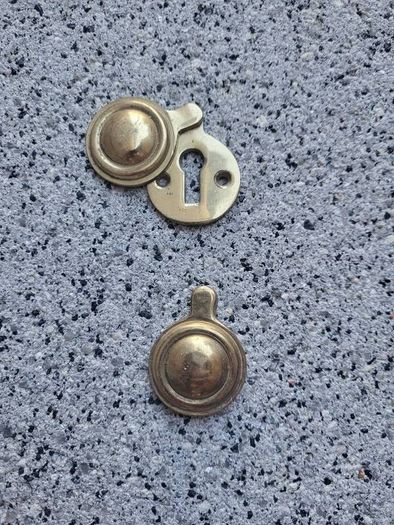 Key Hole Plates