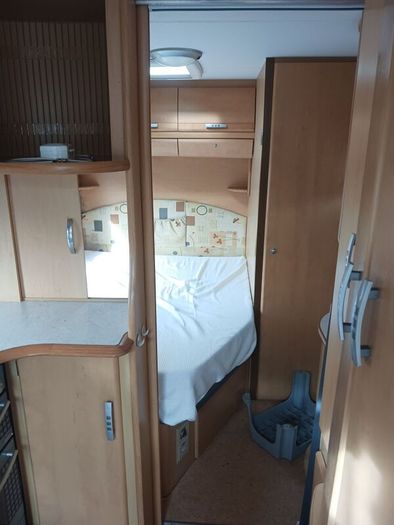 2005 bailey senator caravan fixed bed