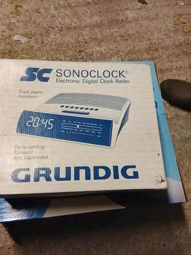 Grundig electronic digital clock radio