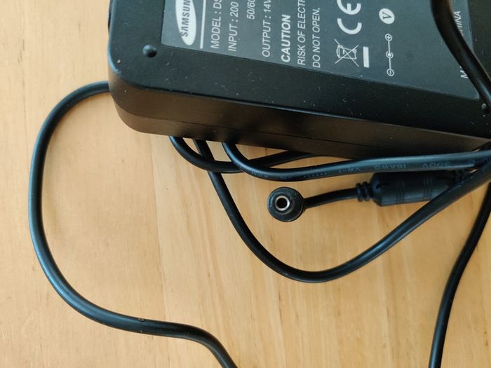 Samsung charger AC/DC adapter charger 14v 4.29A