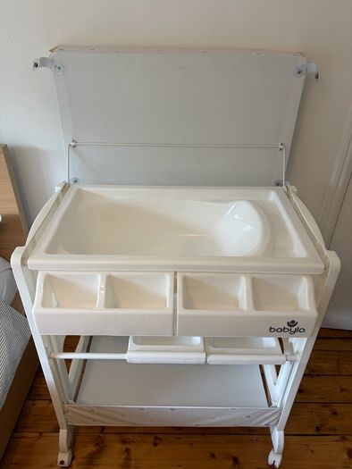 Babylo bath and baby changing table