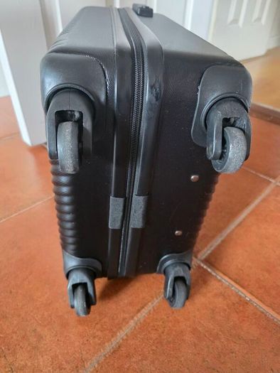 Cabin suitcase