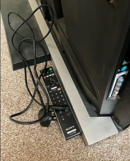 Sony Bravia 40 INCH / Not Smart