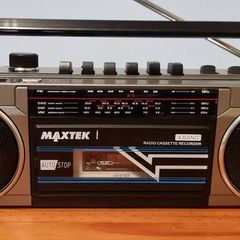 Boombox MaxTek 77020, Mini Portable Vintage Cassette Radio Recorder with USB Port. As new.