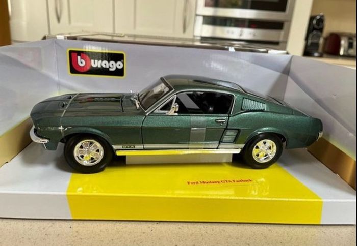 Ford Mustang GTA Fastback 1:18 Burago Rare