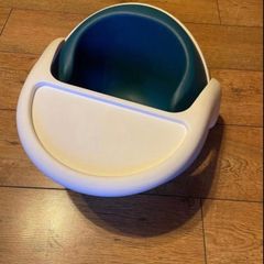 bumbo style seat with tray