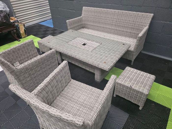 Hamilton Rattan six piece dining set with ice bucket rising table