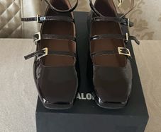 Alohas shoes size 38 /5 . New