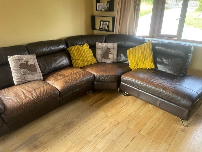 Brown leather corner Suite