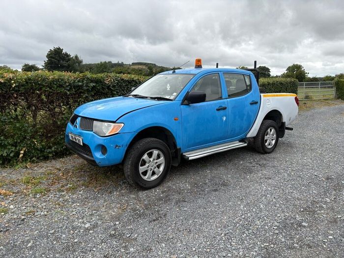 Mitsubishi l200