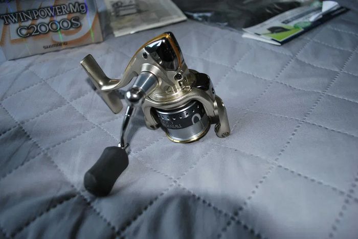 Shimano Twin Power Mg C 2000 S