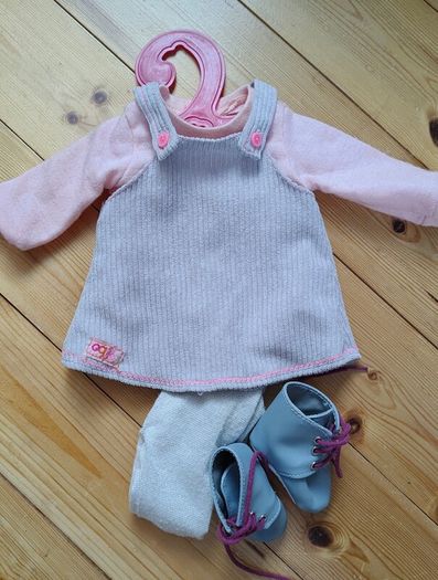 Our Generation Wardrobe & over 10 complete outfits - LIKE NEW